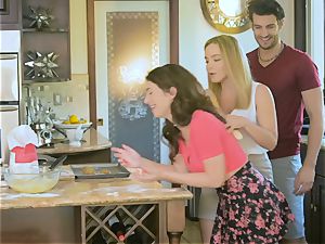 Upside down cooter pulverizing Natasha ultra-cute and Joseline Kelly in the kitchen